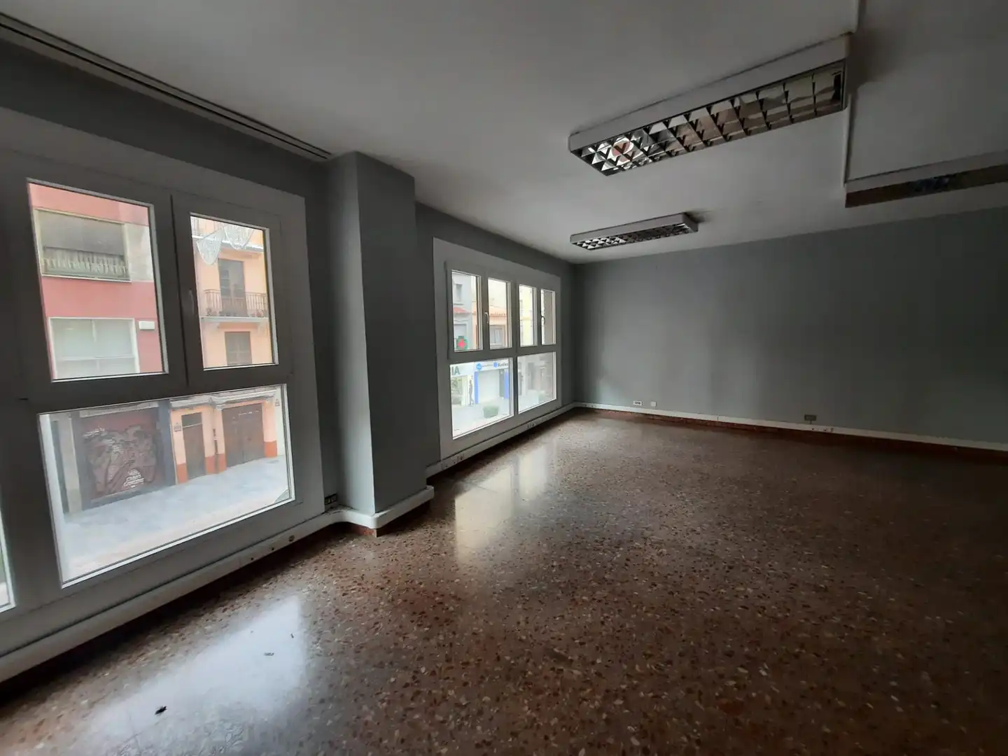 Local comercial de lloguer a Plaça del Jutge Borrull, imagen 9