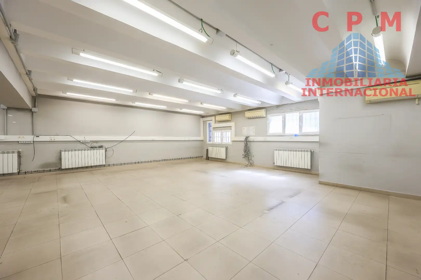 Local de lloguer en Madrid amb Parquet, Internet i Alarma