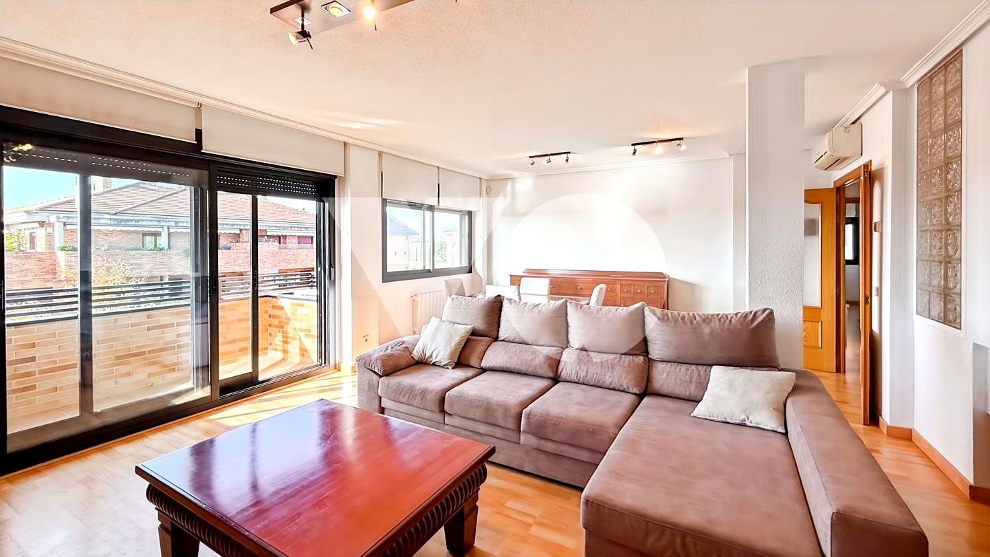Sala de estar de Dúplex de alquiler en Majadahonda con Aire acondicionado, Calefacción y Terraza