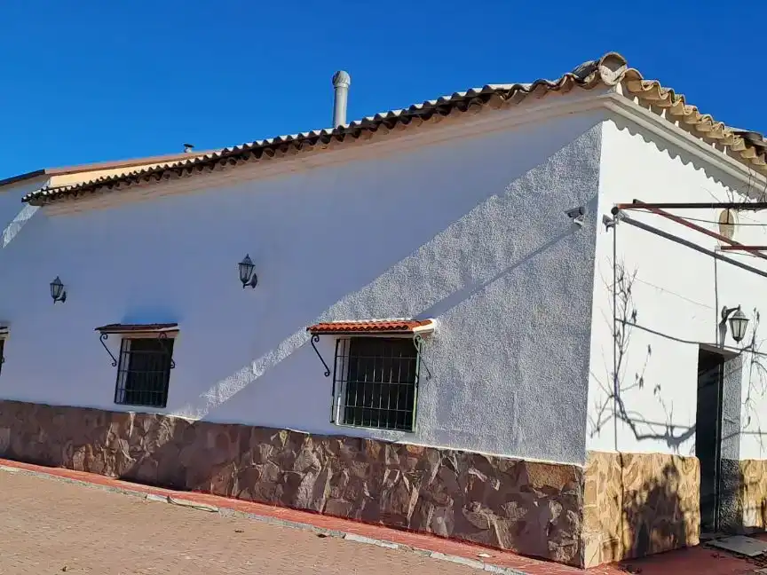 Vista exterior de Finca rústica en venda en Quesada amb Aire condicionat i Balcó