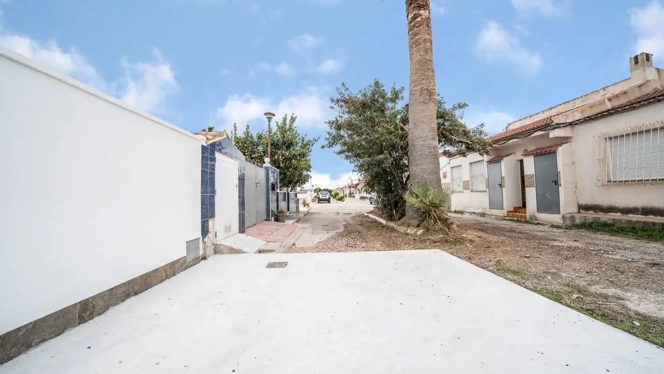 Vista exterior de Casa o chalet en venta en Torrevieja con Amueblado