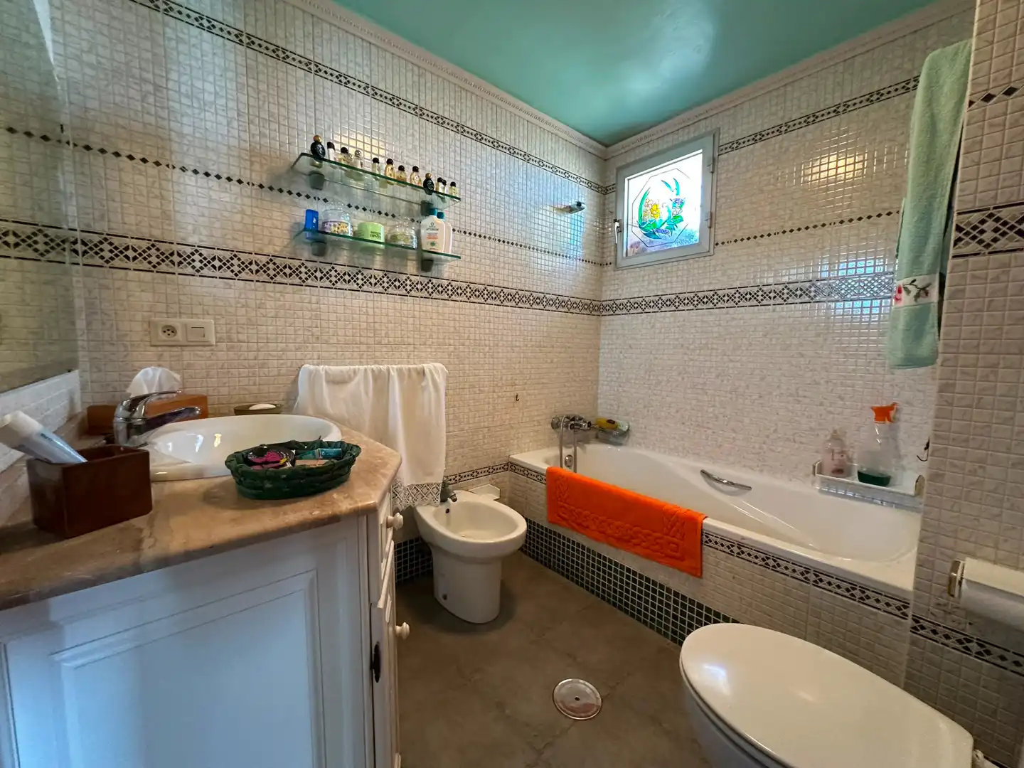 Bathroom of Flat for sale in La Línea de la Concepción  with Furnished