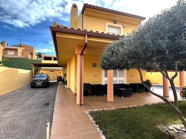 Villa mit Pool zum Verkauf in Rincón de Loix