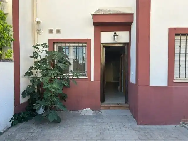 Vista exterior de Casa adosada en venda en Córdoba amb Aire condicionat, Terrassa i Traster