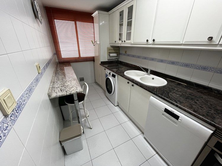 Cuina de Pis de lloguer en  Madrid Capital amb Aire condicionat, Calefacció i Forn