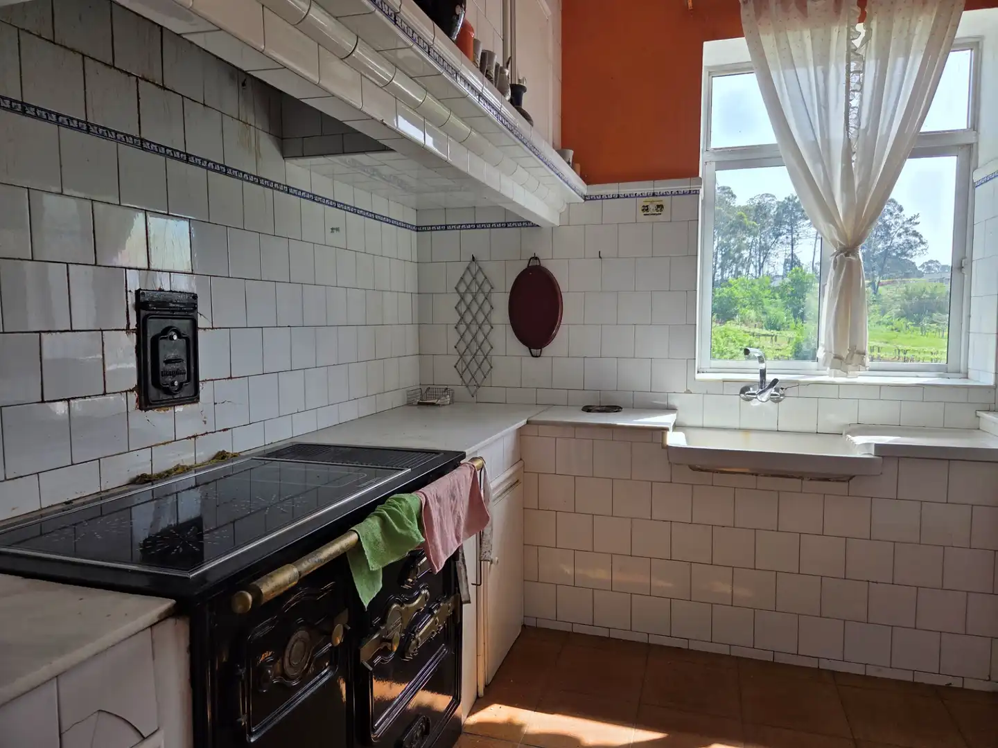 Cuina de Casa o xalet en venda en Sanxenxo amb Jardí privat i Terrassa
