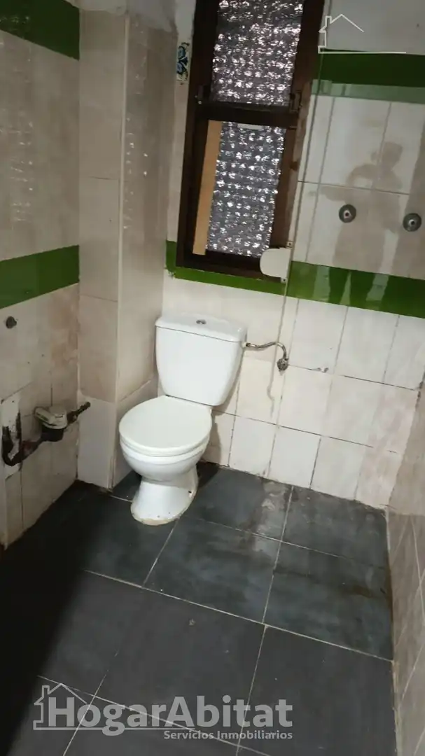 Badezimmer von Erdgeschoss zum Verkauf in Manises mit Klimaanlage und Heizung