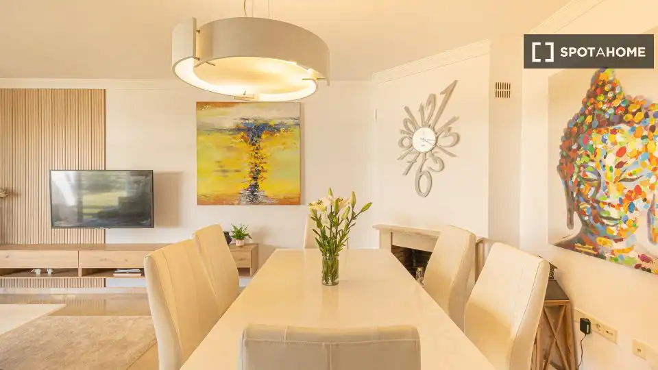 Comedor de Apartamento para compartir en Ojén con Aire acondicionado, Terraza y Amueblado