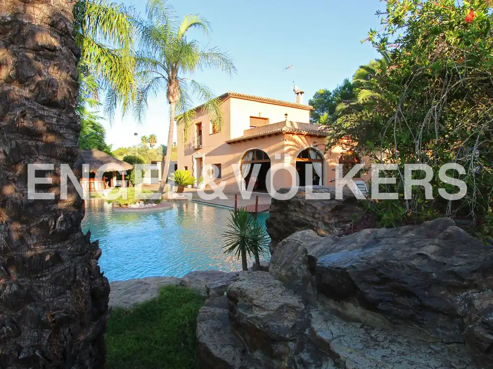Vista exterior de Casa o xalet en venda en Xàtiva amb Aire condicionat, Calefacció i Jardí privat