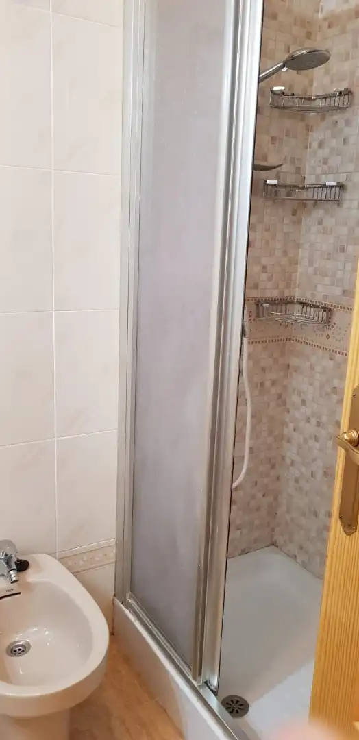 Badezimmer von Wohnungen zur Miete in Albacete mit Heizung, Parkett und Abstellraum