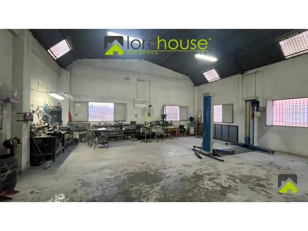 Nave industrial en venta en Lorca