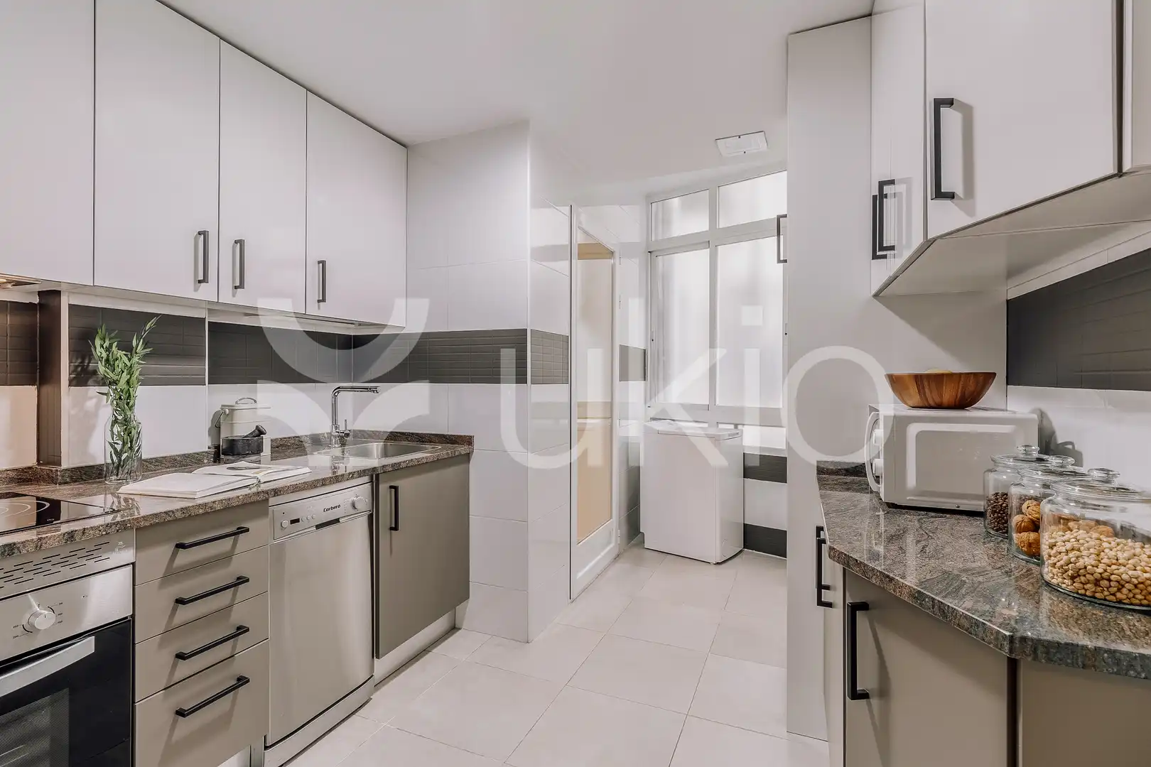 Cocina de Apartamento de alquiler en Madrid con Aire acondicionado, Calefacción y Amueblado
