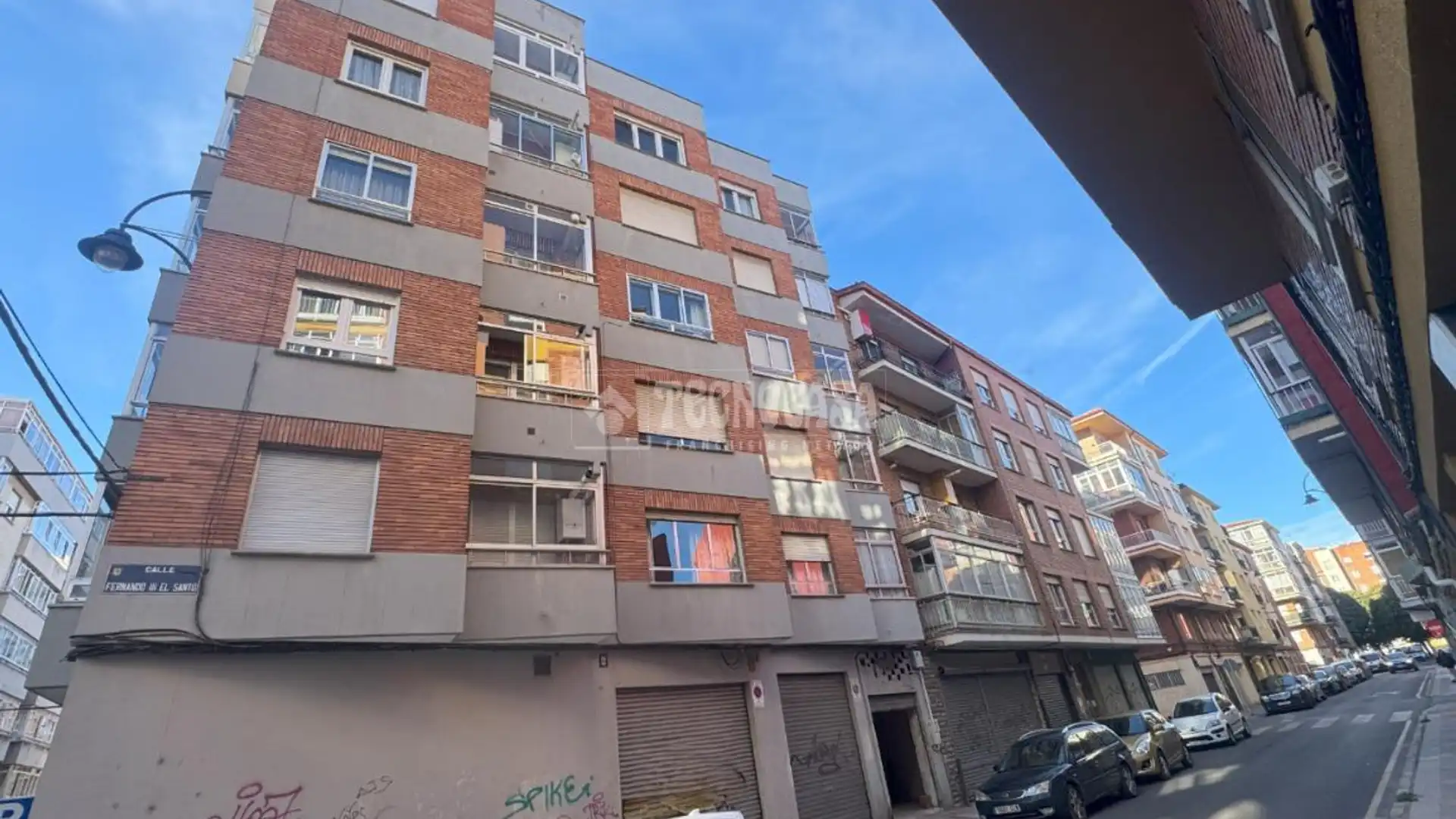 Vista exterior de Local en venta en León Capital 