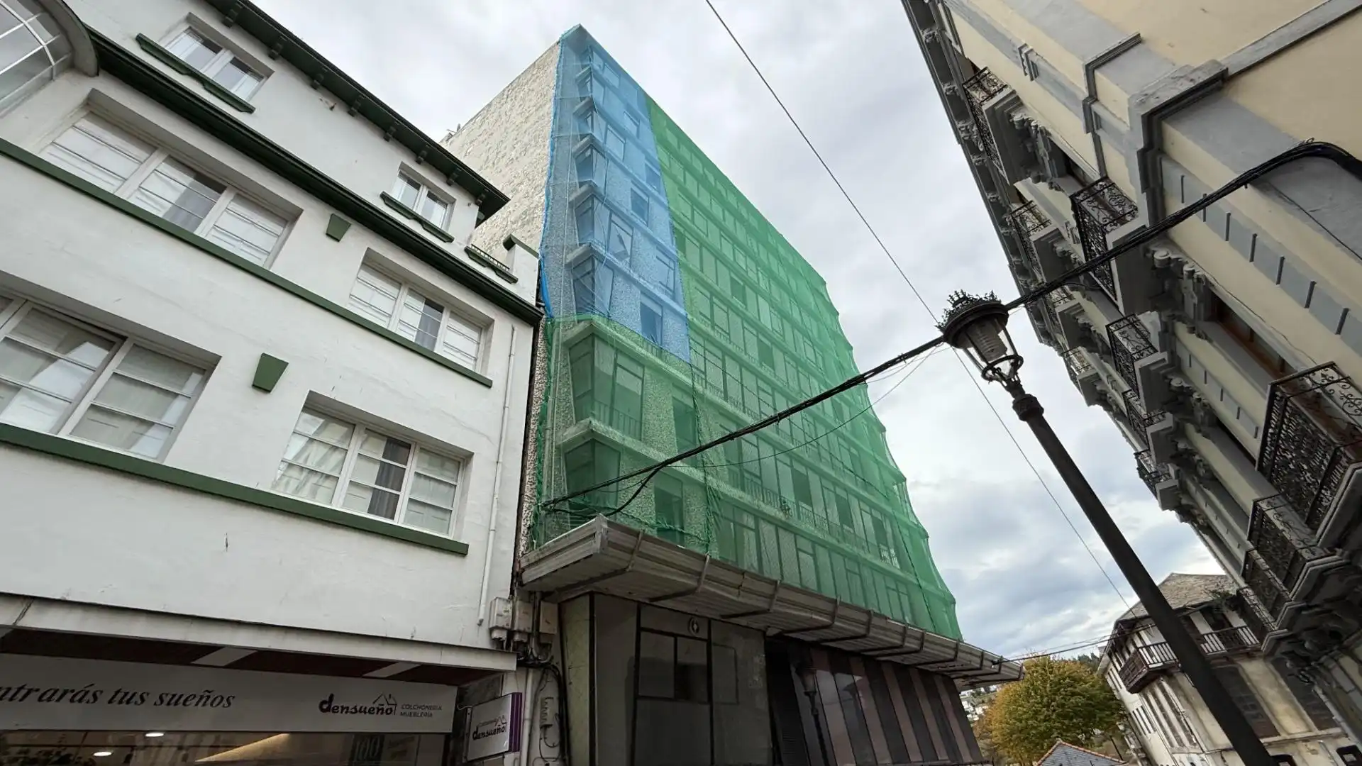 Vista exterior de Edificio en venta en Navia