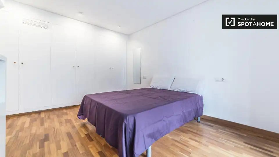 Habitación de Piso de alquiler en Valencia con Aire acondicionado, Calefacción y Amueblado