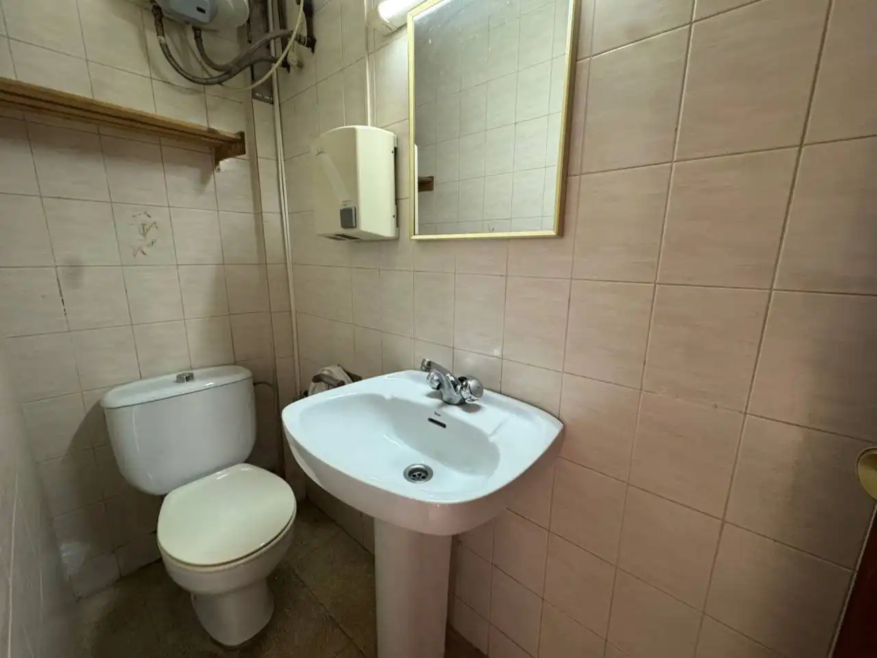 Baño de Oficina de alquiler en Granollers con Aire acondicionado