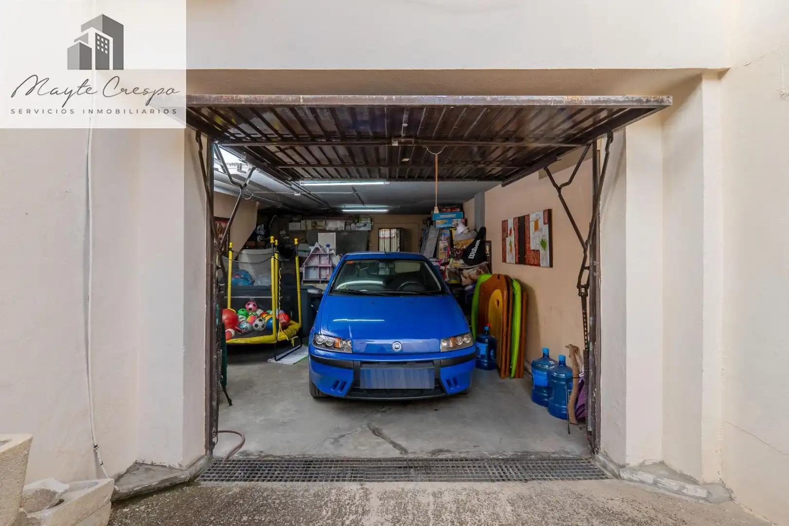 Parkplatz von Einfamilien-Reihenhaus zum Verkauf in Ogíjares mit Klimaanlage und Gemeinschaftspool