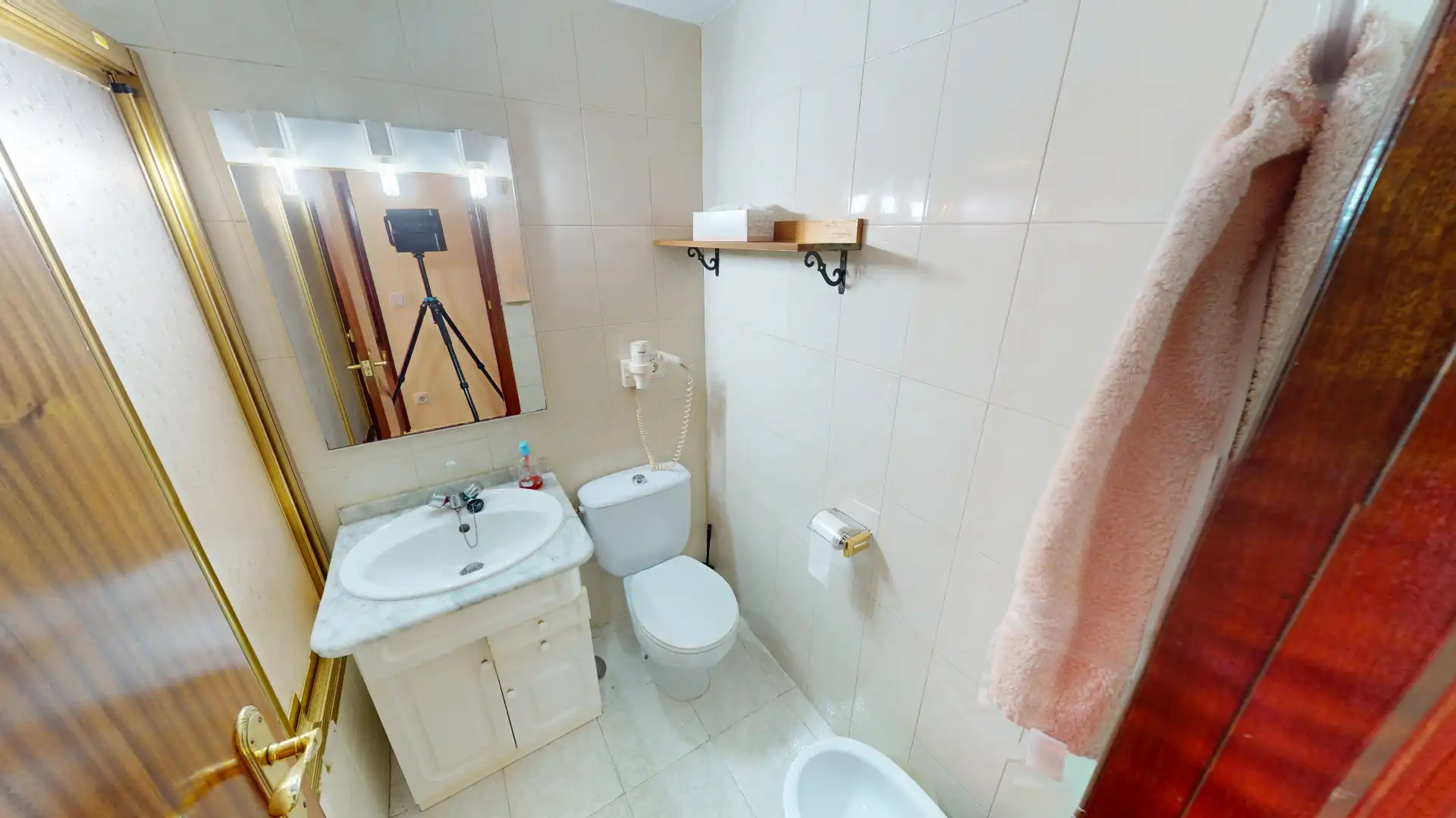 Badezimmer von Wohnung zum Verkauf in Alicante / Alacant mit Klimaanlage und Balkon