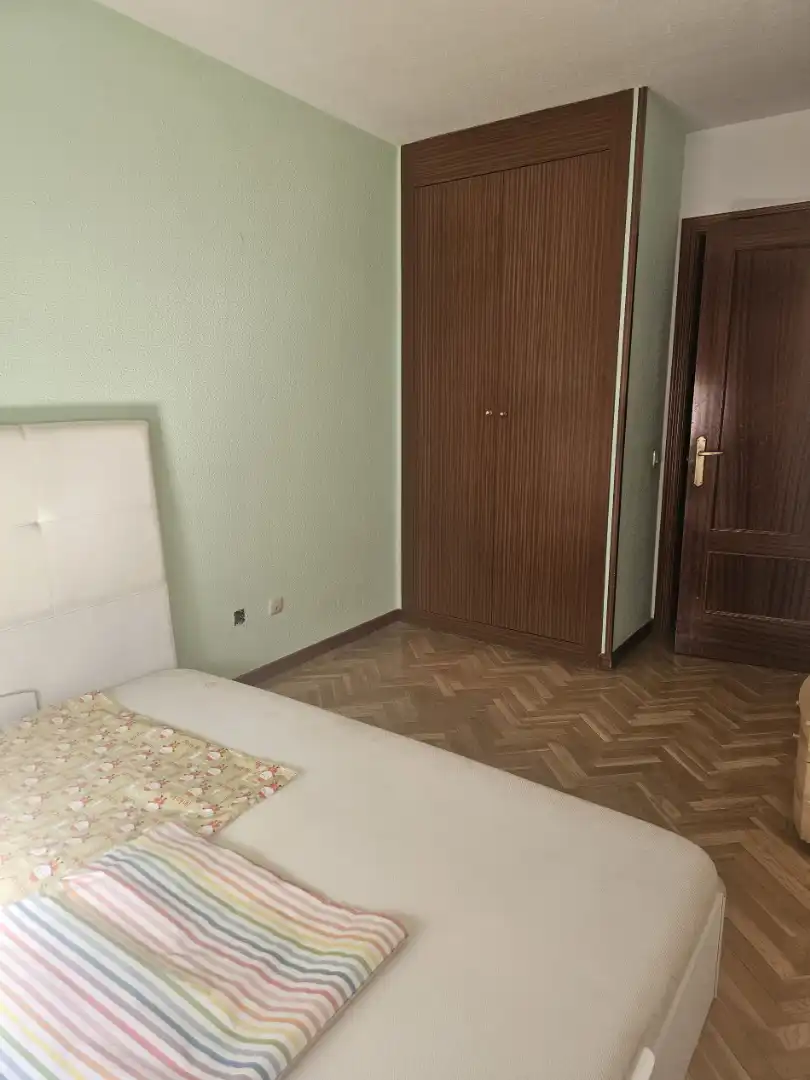 Bedroom of Flat for sale in Fuenlabrada  with Air Conditioner, Heating and Parquet flooring