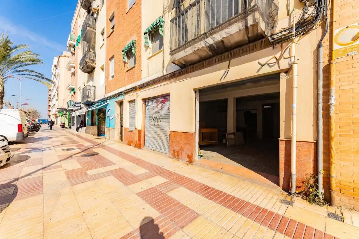 Vista exterior de Planta baja en venta en Meliana con Calefacción, Terraza y Trastero