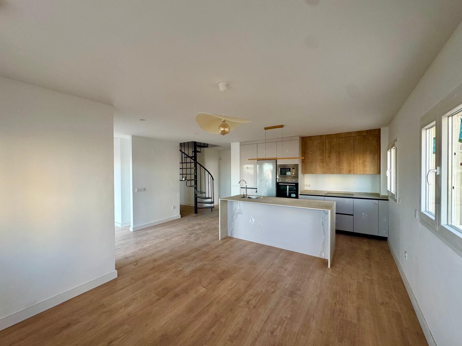 Cuina de Dúplex en venda en Torremolinos amb Jardí privat, Terrassa i Traster