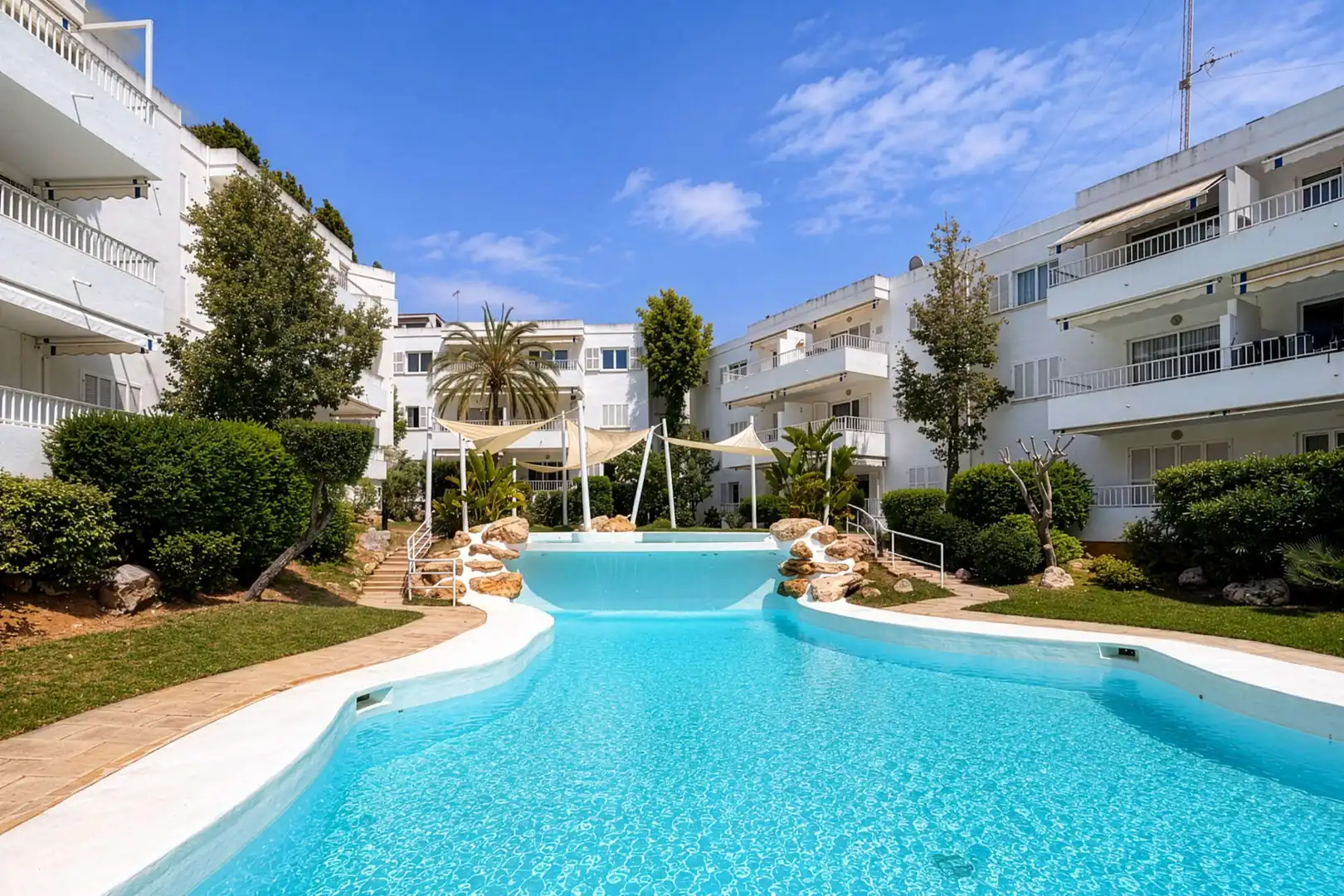Swimming pool of Flat for rent in Calvià  with Air Conditioner, Heating and Furnished