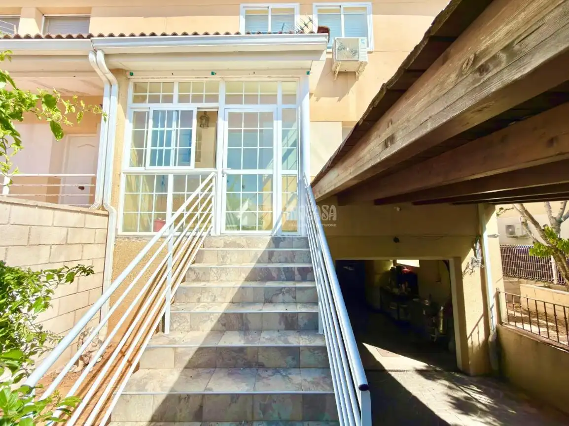 Vista exterior de Casa adosada en venta en Cabanillas del Campo con Calefacción, Parquet y Trastero