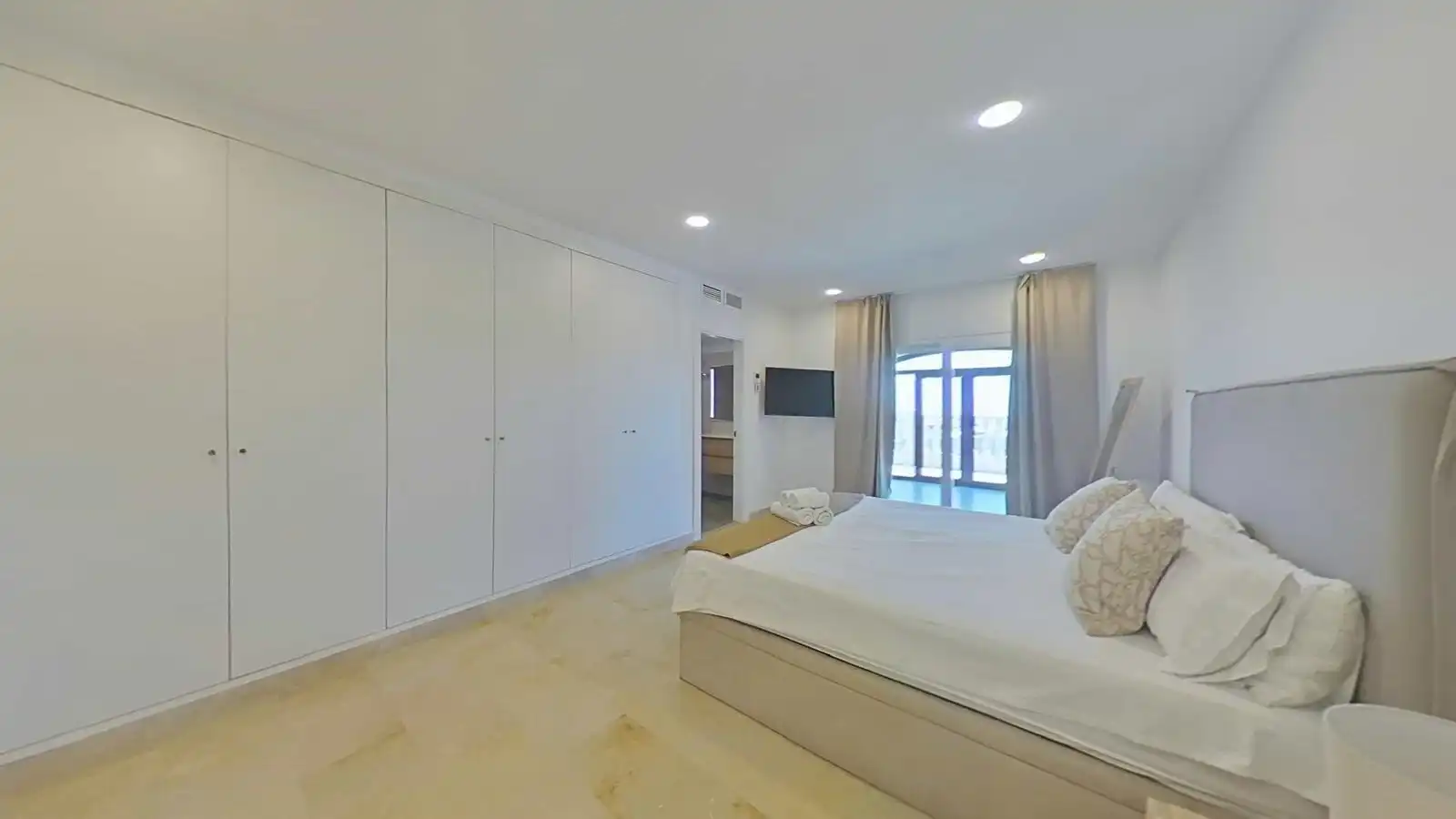 Dormitori de Casa o xalet en venda en Benalmádena amb Aire condicionat, Jardí privat i Terrassa
