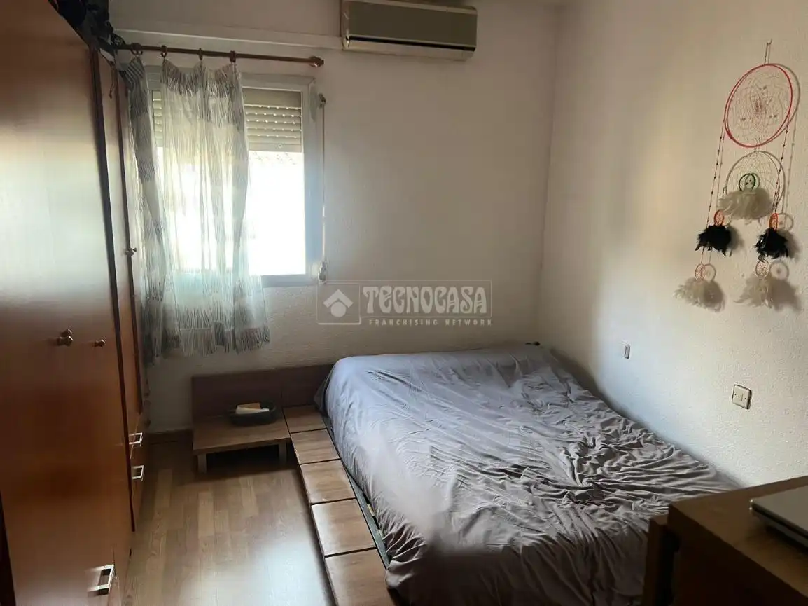 Dormitori de Pis en venda en Jaén amb Aire condicionat, Moblat i Balcó