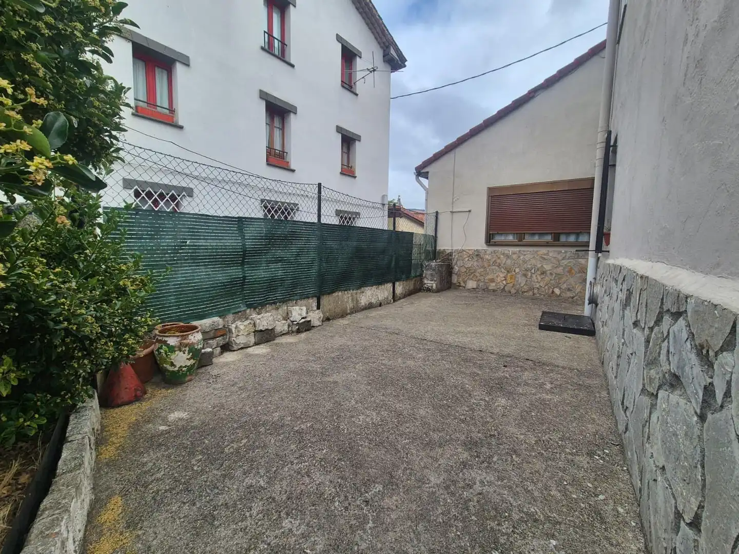 Vista exterior de Planta baja en venta en Merindad de Montija