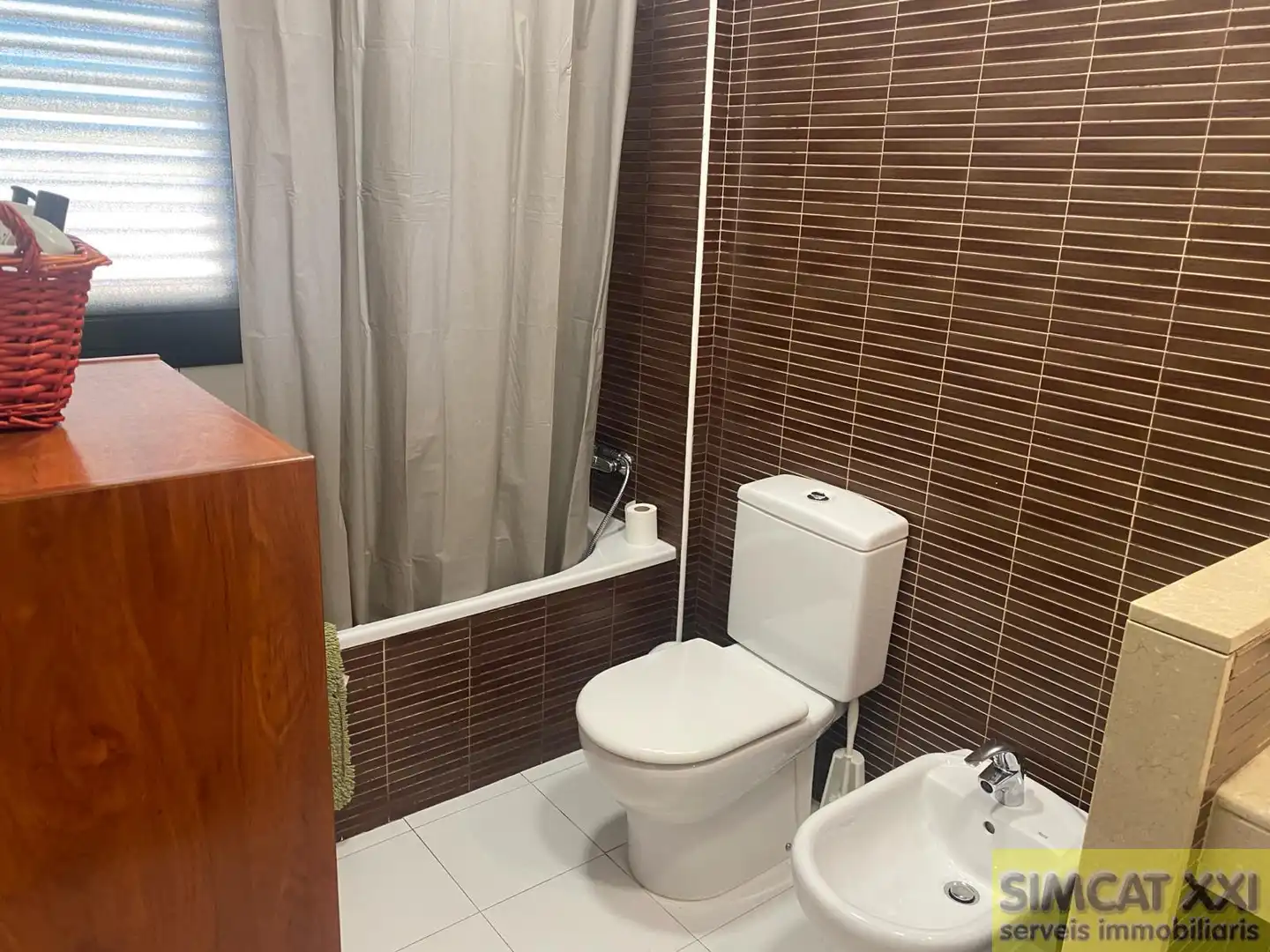 Baño de Casa adosada en venta en Navata con Aire acondicionado, Calefacción y Parquet
