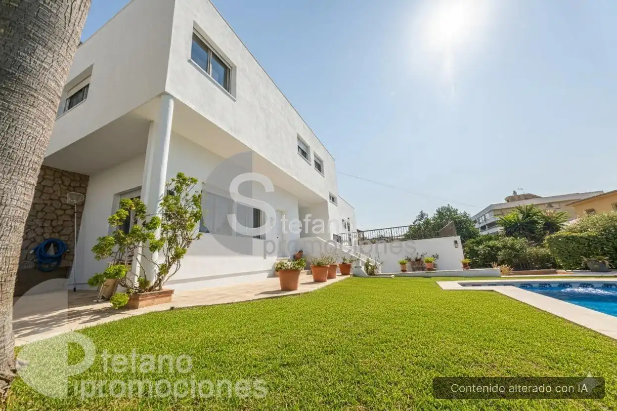 Außenansicht von Haus oder Chalet zum Verkauf in Málaga mit Klimaanlage, Privatgarten und Terrasse