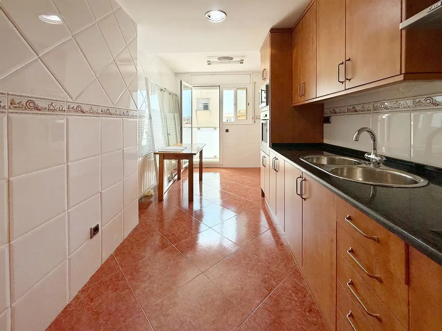 Cuina de Casa adosada en venda en Sant Pere de Ribes amb Aire condicionat, Calefacció i Jardí privat