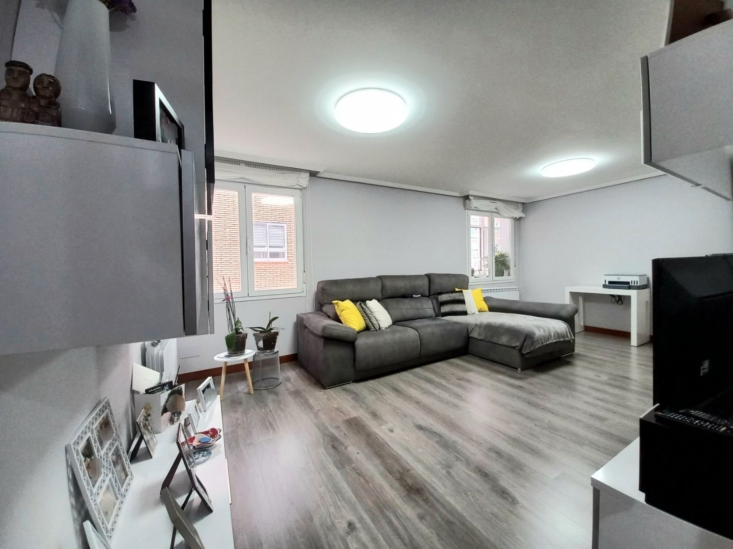 Sala de estar de Apartamento en venta en Burgos Capital con Calefacción, Parquet y Terraza