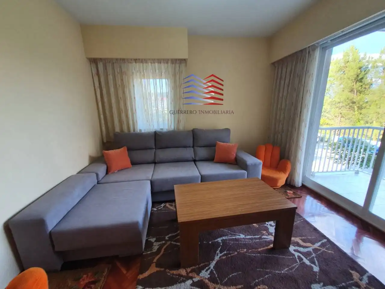Living room of Flat for rent in Ourense Capital   with Heating, Parquet flooring and Storage room