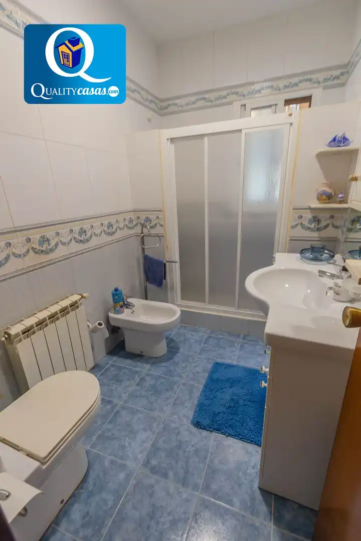 Baño de Casa o chalet en venta en El Campello con Calefacción, Terraza y Trastero