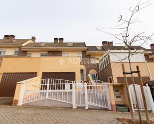 Exterior view of Single-family semi-detached for sale in Valladolid Capital  with Heating, Storage room and Balcony