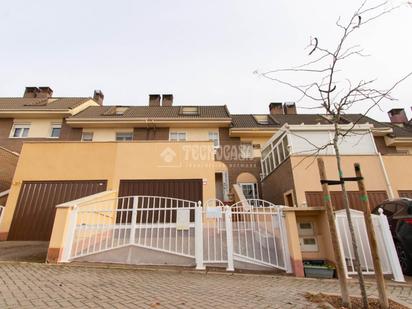 Exterior view of Single-family semi-detached for sale in Valladolid Capital  with Heating, Storage room and Balcony