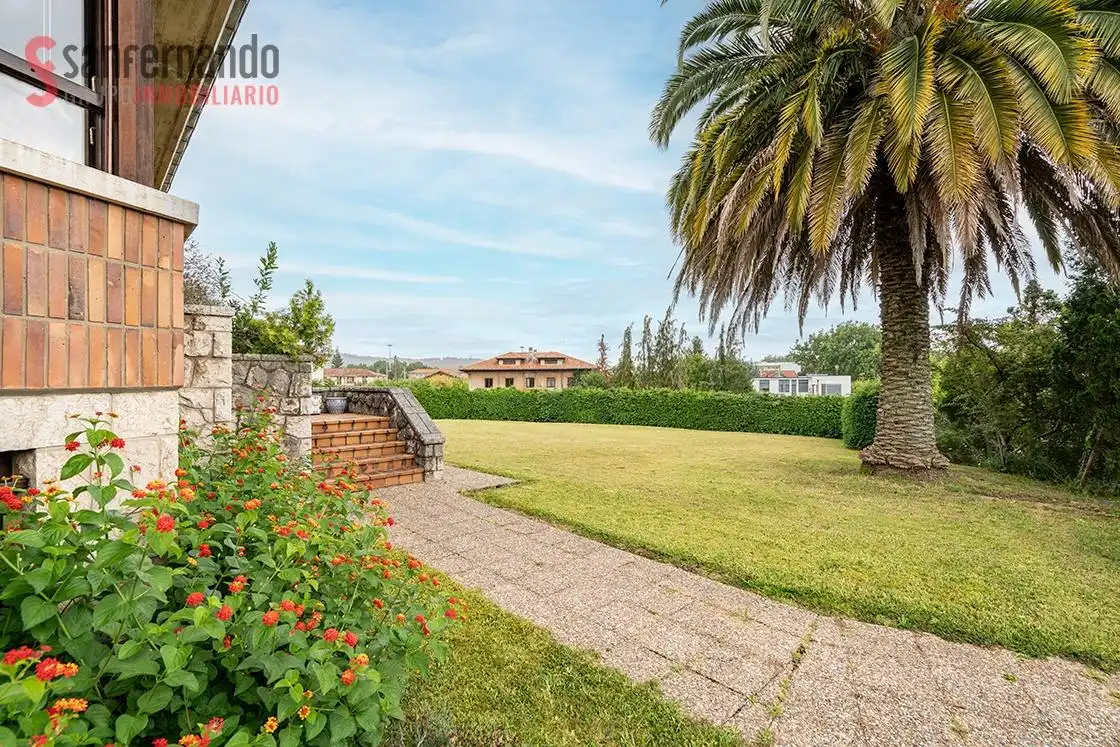 Jardín de Casa o chalet en venta en Torrelavega  con Calefacción, Jardín privado y Terraza