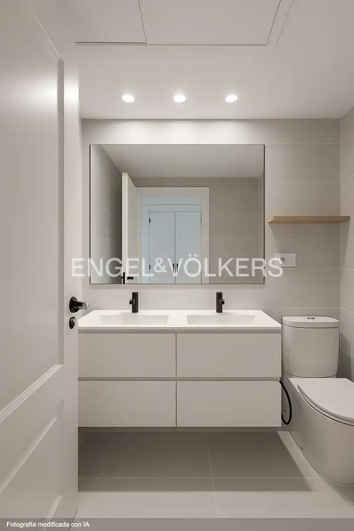Bathroom of Flat for sale in Madrid  with Air Conditioner, Heating and Private garden