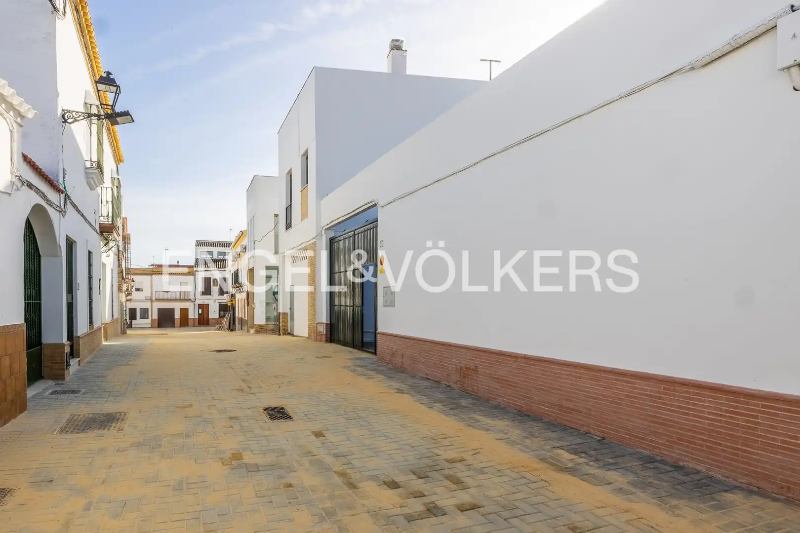 Vista exterior de Casa o xalet en venda en Albaida del Aljarafe amb Aire condicionat, Calefacció i Jardí privat