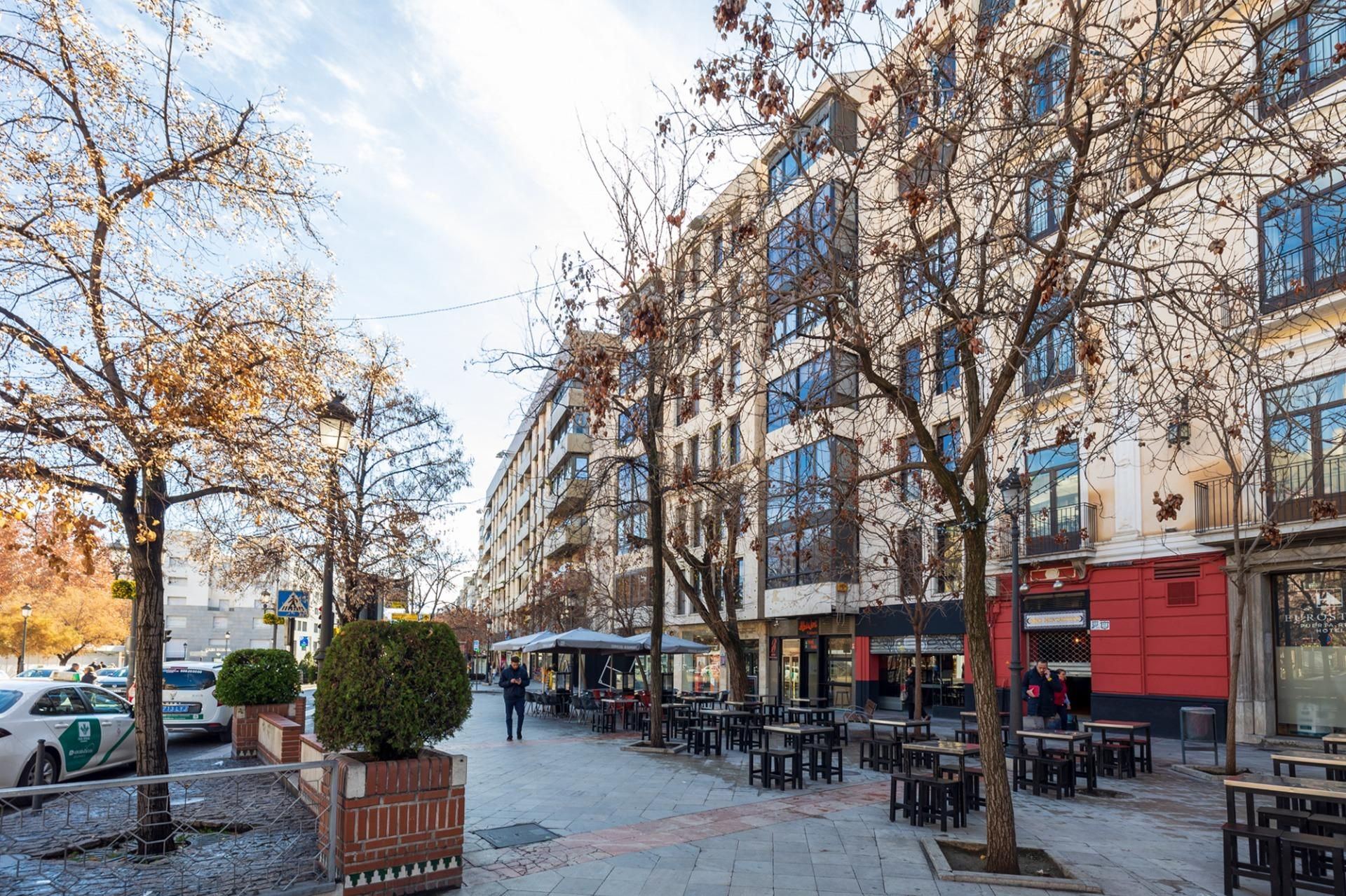 Vista exterior de Pis en venda en  Granada Capital amb Calefacció i Alarma