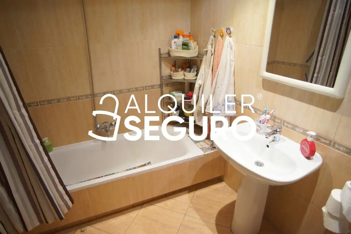 Habitación de Piso de alquiler en Valladolid con Calefacción y Amueblado