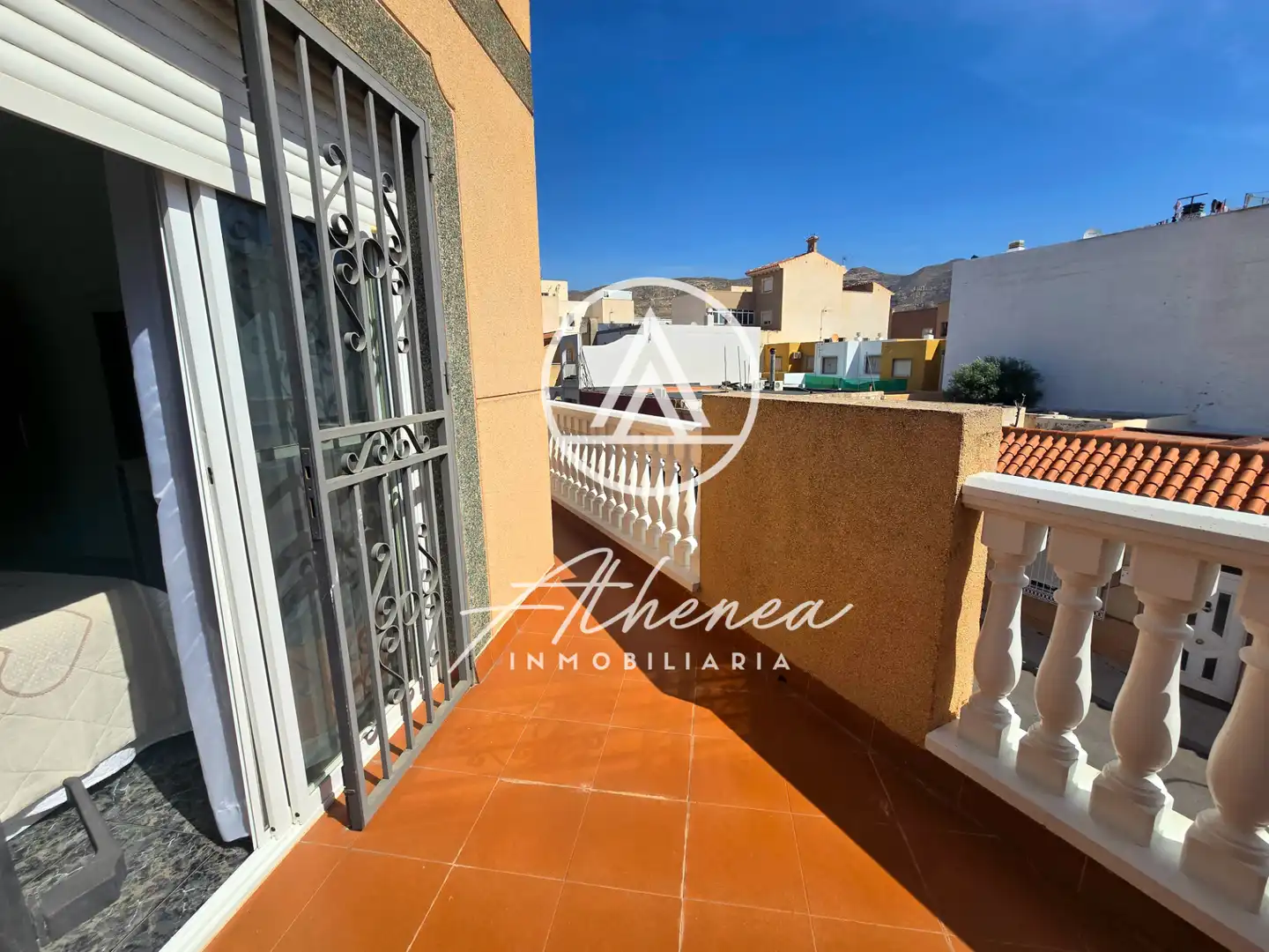 Vista exterior de Casa adosada en venta en Vícar con Aire acondicionado, Calefacción y Terraza