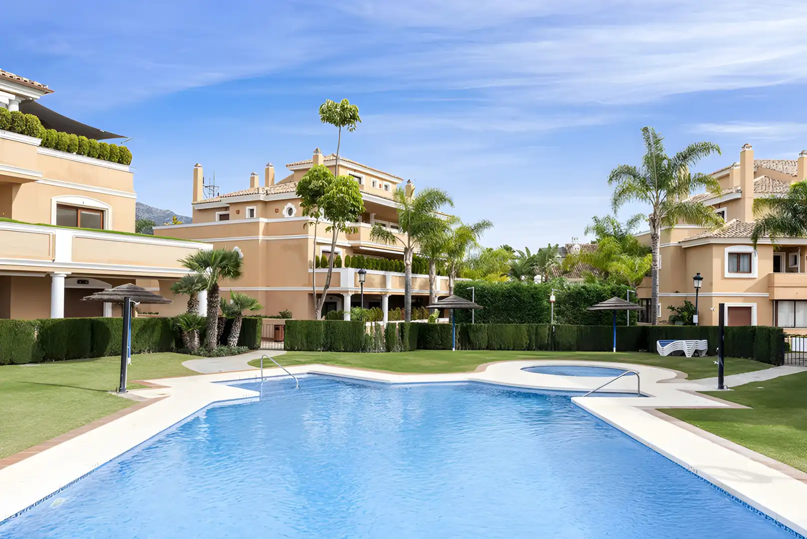 Garten von Erdgeschoss zum Verkauf in Marbella mit Klimaanlage, Terrasse und Schwimmbad