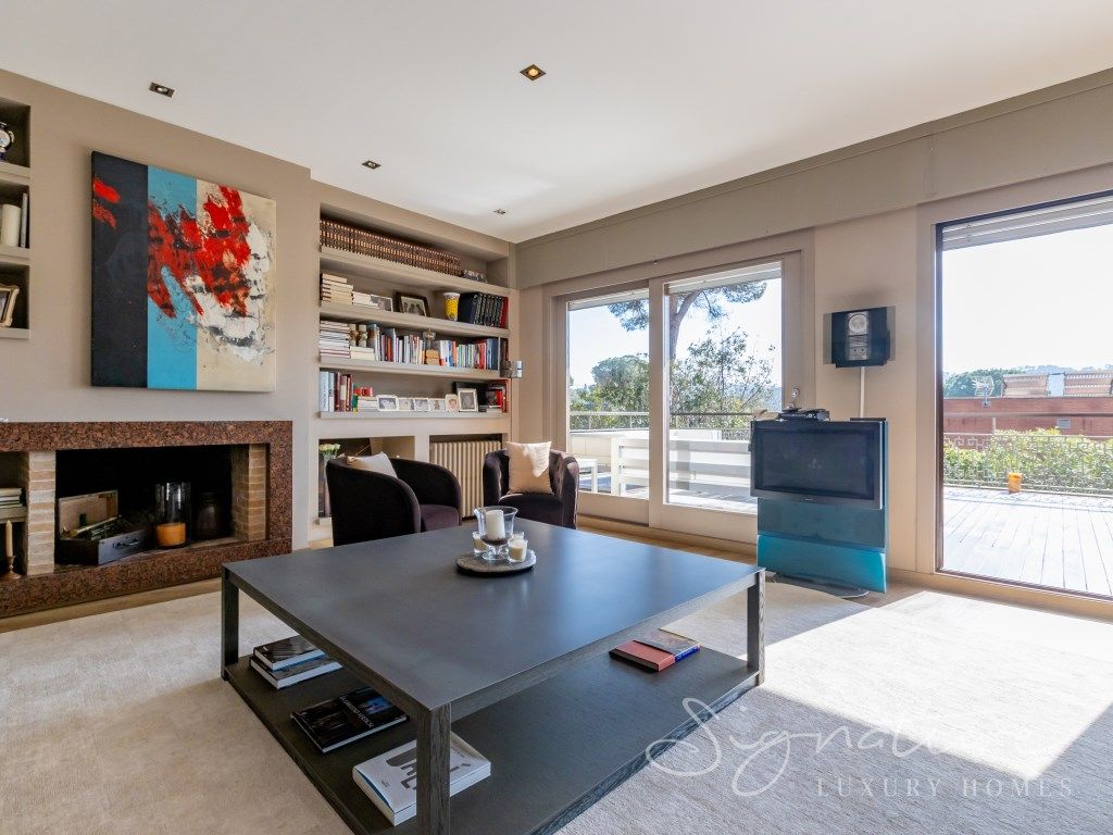 Sala d'estar de Casa o xalet en venda en Sant Cugat del Vallès amb Calefacció, Jardí privat i Terrassa