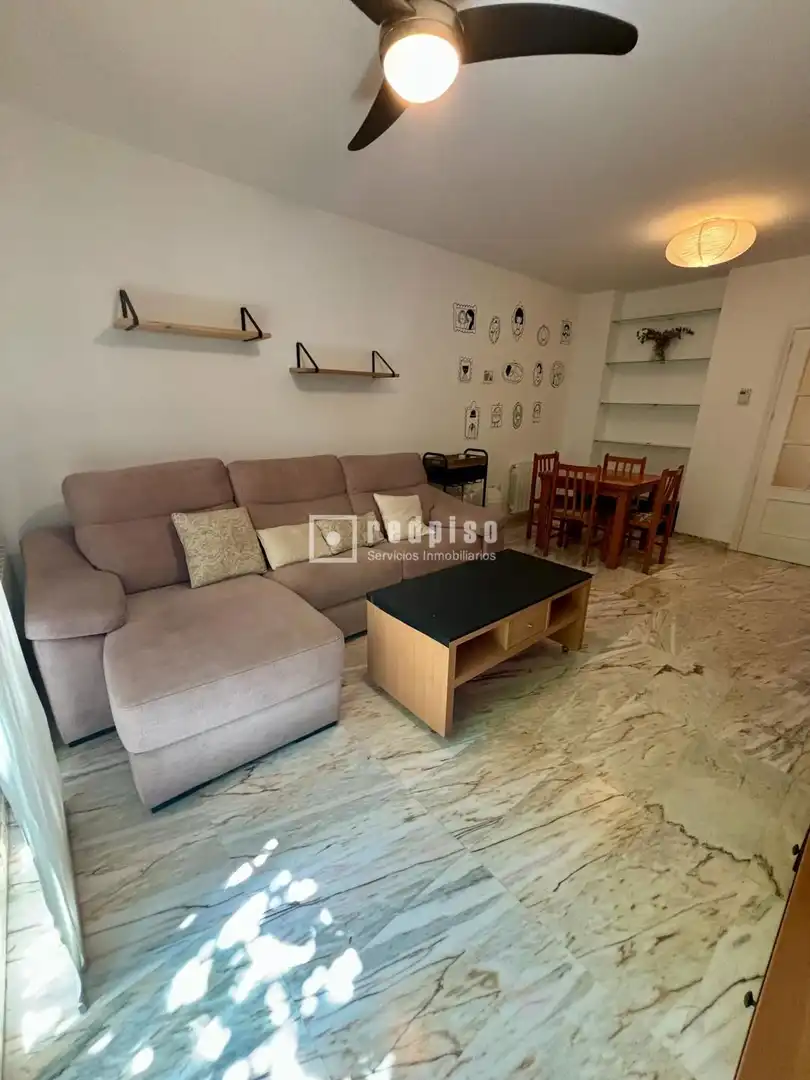 Sala d'estar de Pis en venda en Granada amb Aire condicionat, Calefacció i Terrassa
