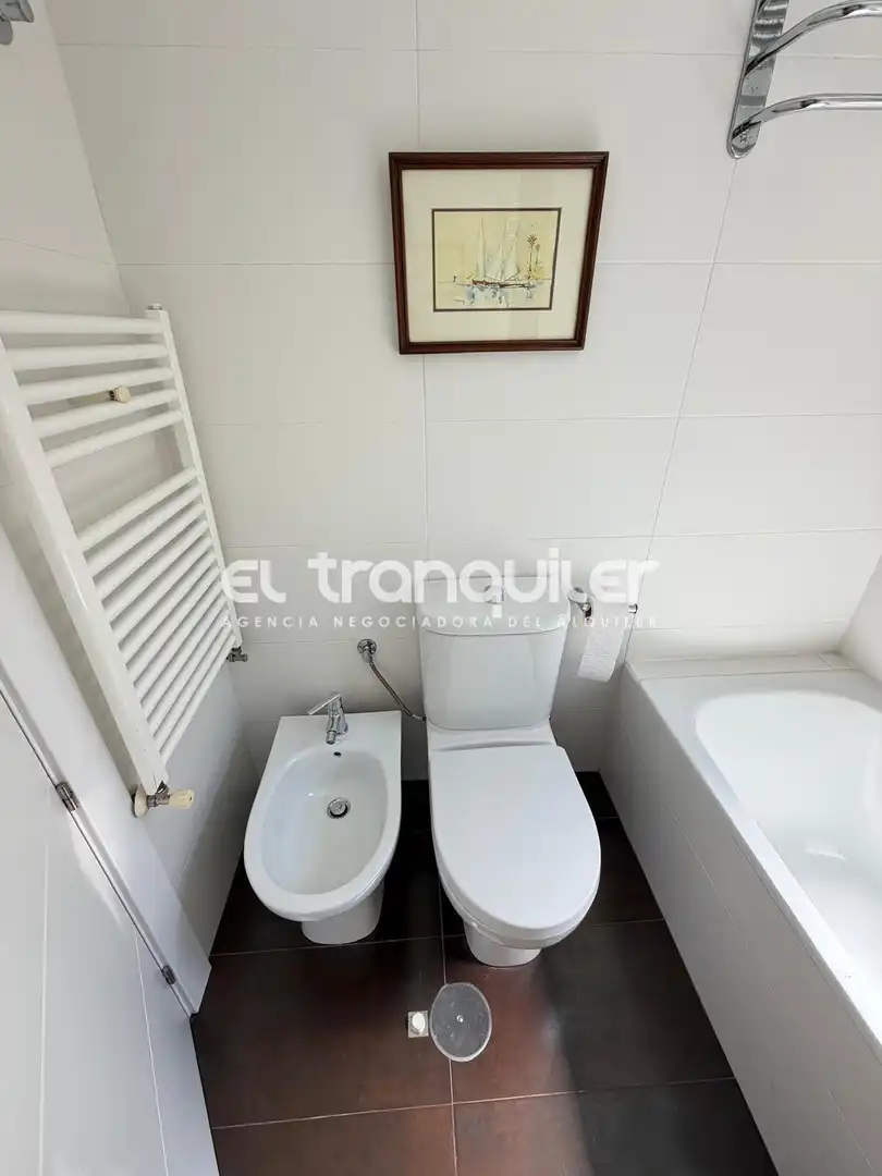 Bathroom of Flat for rent in San Sebastián de los Reyes  with Air Conditioner, Parquet flooring and Furnished