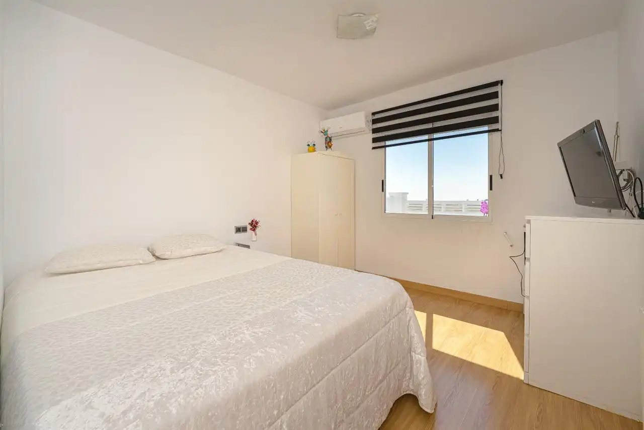 Habitación de Casa o chalet en venta en La Nucia con Aire acondicionado, Jardín privado y Piscina