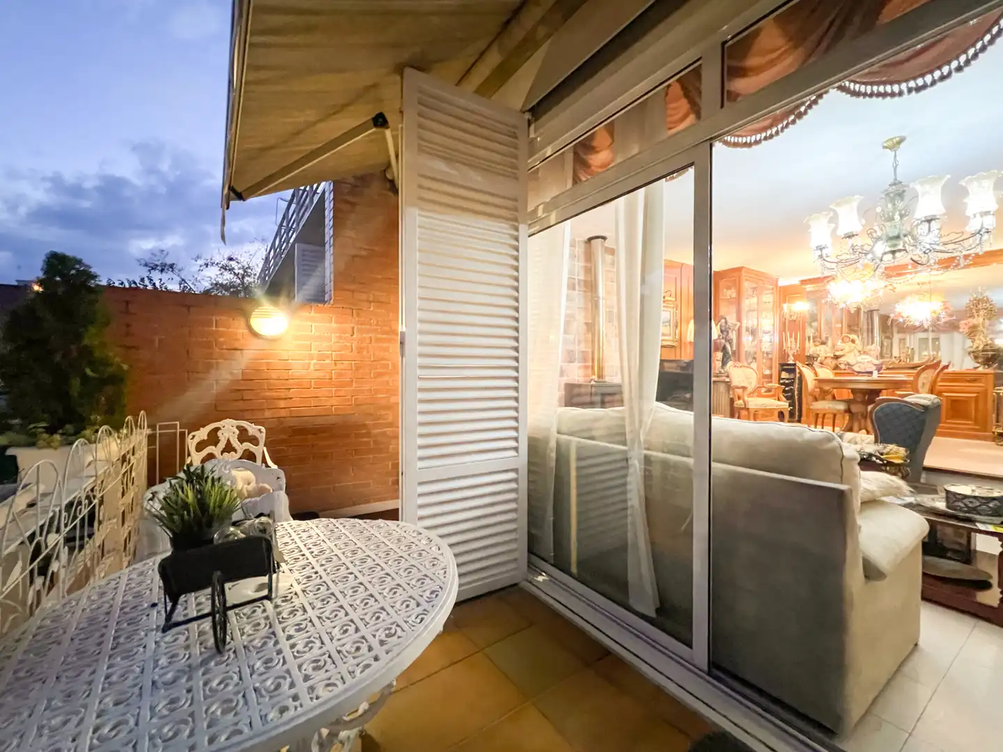 Terrasse von Einfamilien-Reihenhaus zum Verkauf in Mollet del Vallès mit Klimaanlage, Heizung und Privatgarten